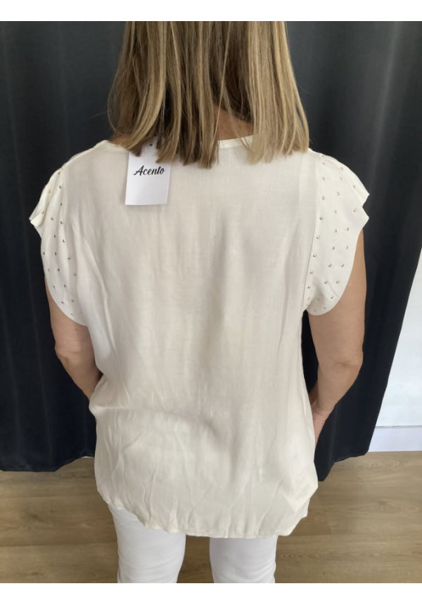 2.2. Blusa tachas