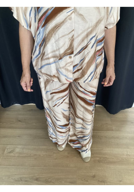 6.23. Pantalón estampado lineas