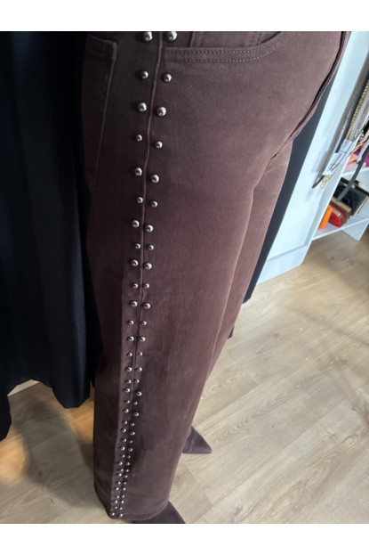 00110. Pantalón tachas doble