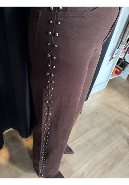 00110. Pantalón tachas doble