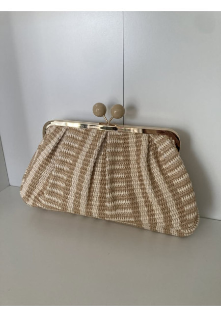 2.1. Clutch monedero rafia