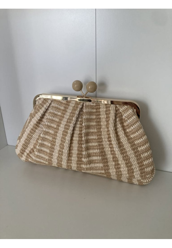 2.1. Clutch monedero rafia