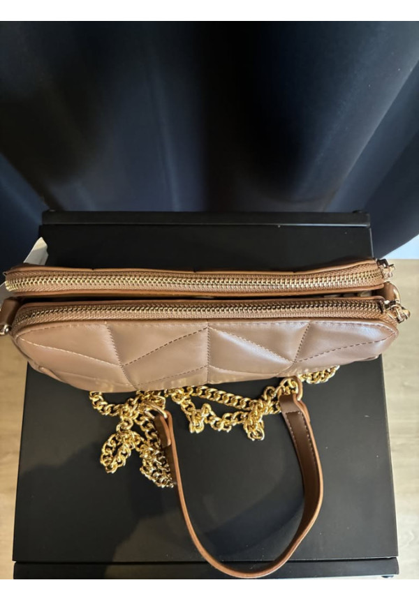 004. Bolso acolchado marrón