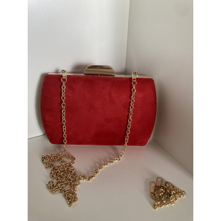 997. Clutch rojo ante ovalado