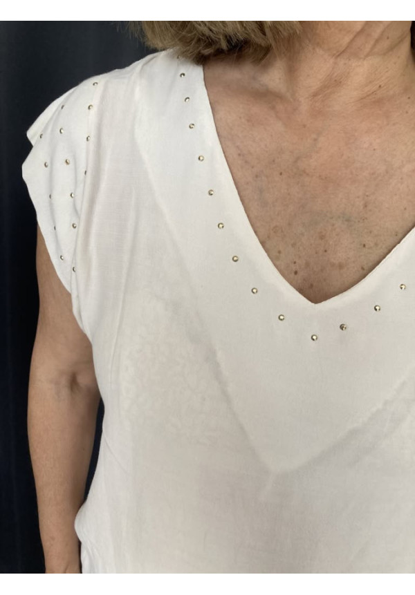 2.2. Blusa tachas