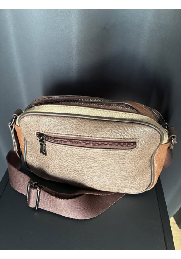 021. Bolso pata gallo
