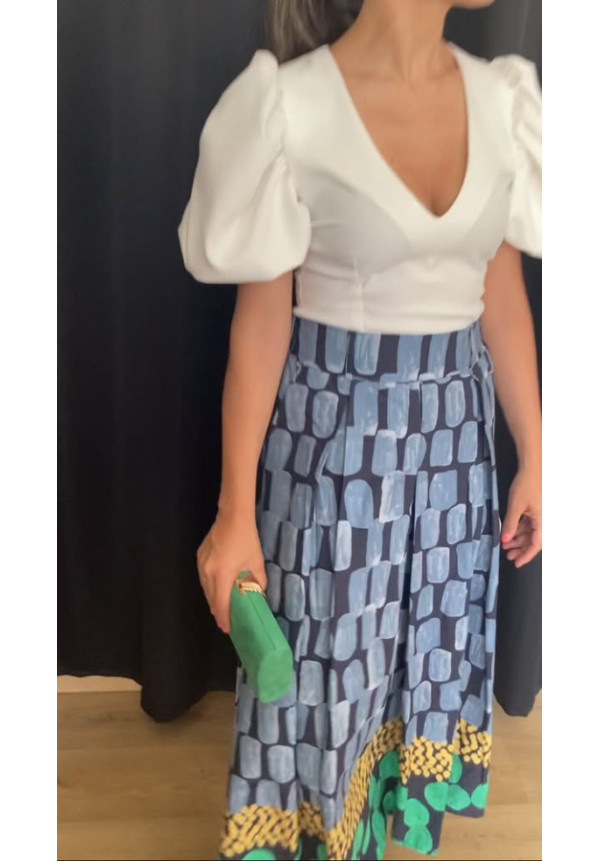 1.10. Falda estampada vuelo
