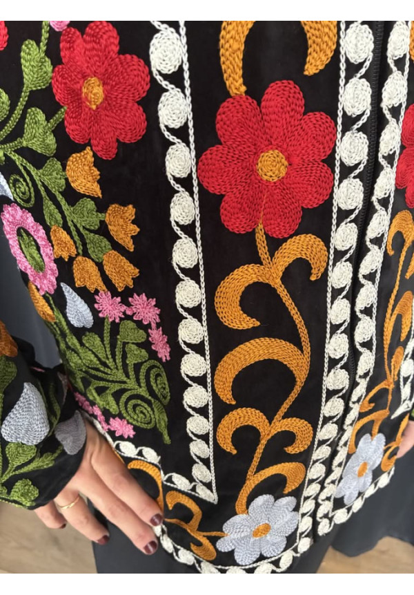 0056. Chaqueta bordados flowers