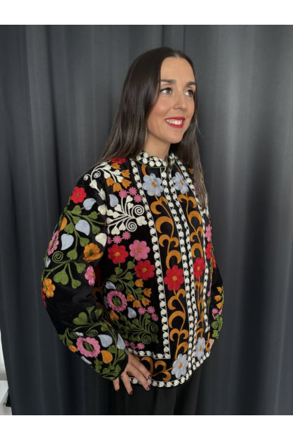0056. Chaqueta bordados flowers