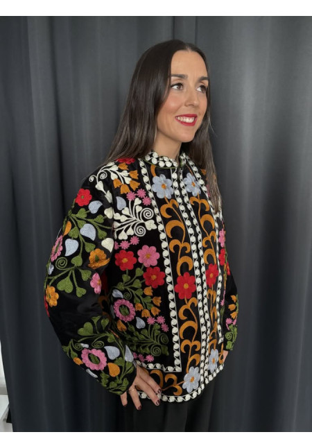 0056. Chaqueta bordados flowers