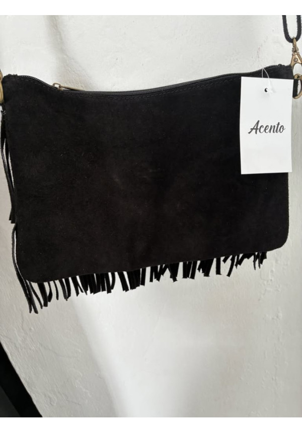 022. Bolso flecos piel