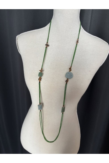 7. Collar piedras naturales y bolitas