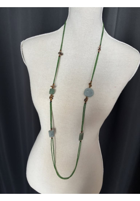 7. Collar piedras naturales y bolitas