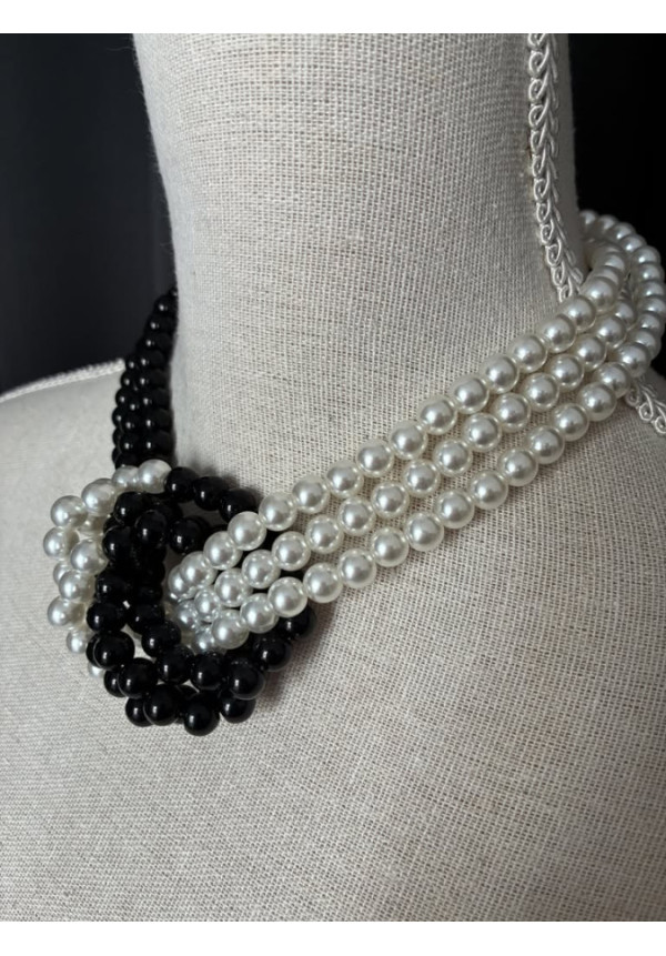 4. Collar bicolor perlas nudo