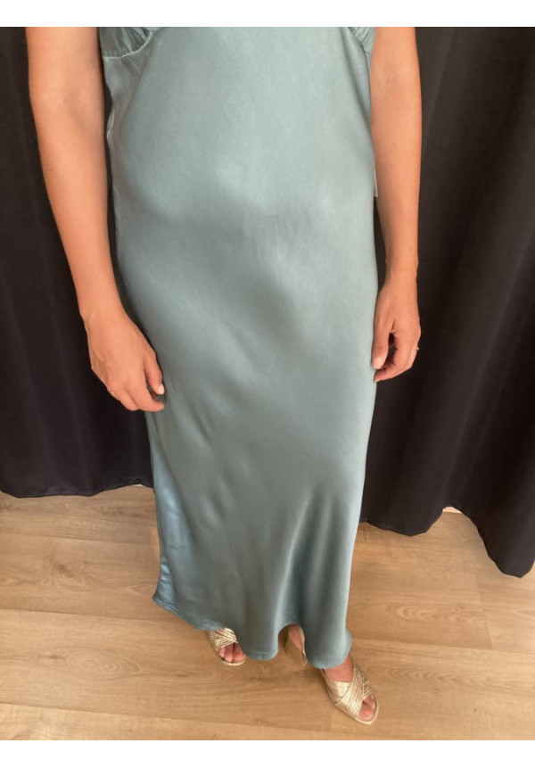 6.32. Vestido satén espalda