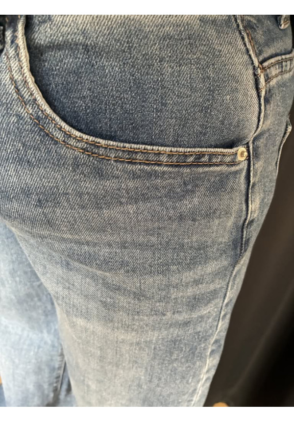 05. Pantalón denim 