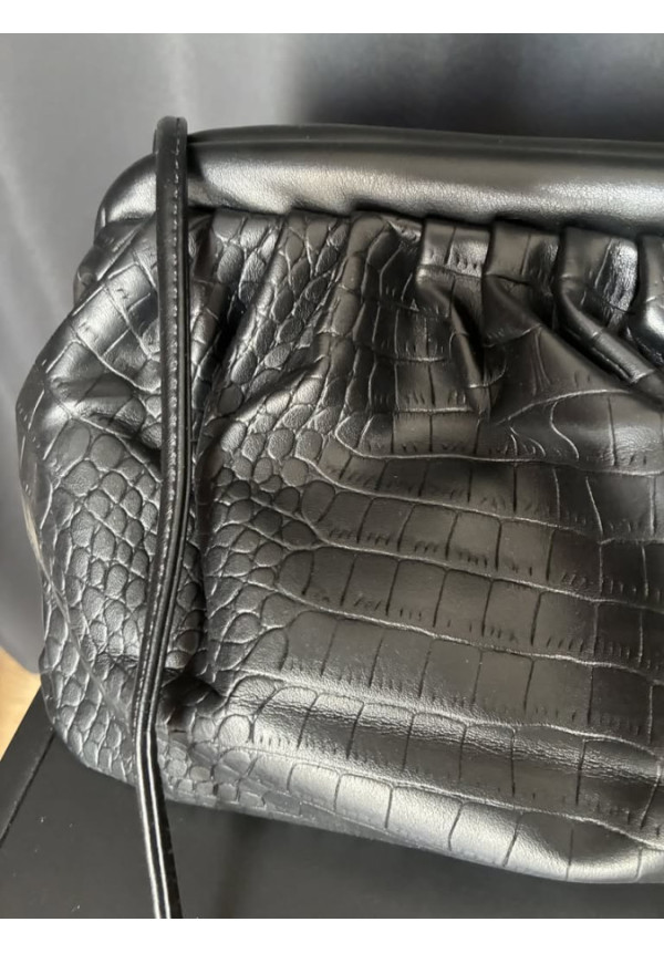 019. Bolso cartera negro coco