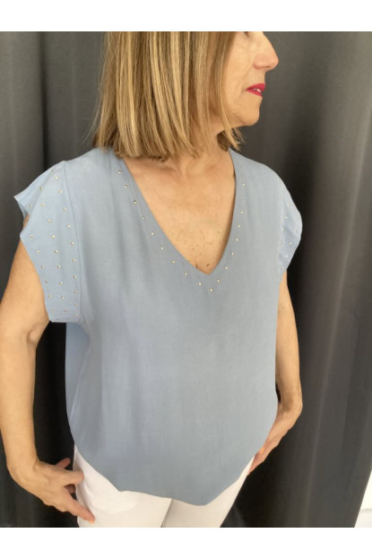 2.2. Blusa tachas