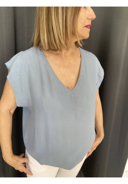 2.2. Blusa tachas