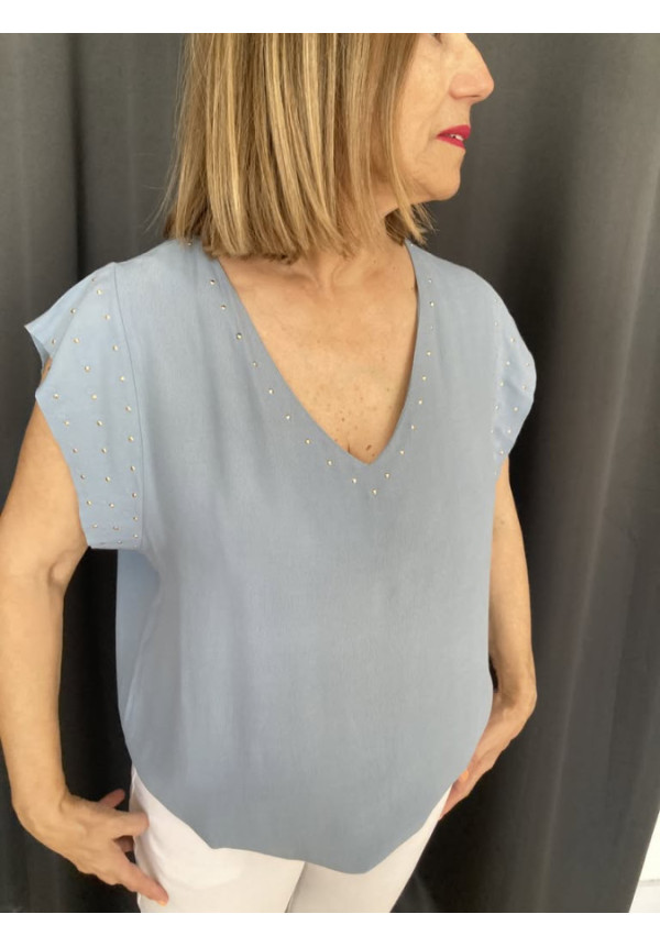 2.2. Blusa tachas