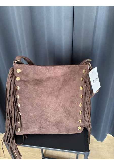 046. Bolso tachas y flecos