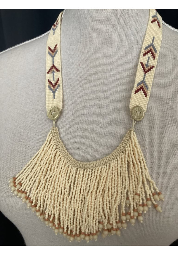 2.7. Collar étnico bolitas