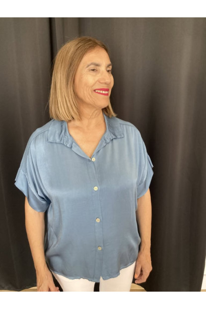 5.5. Blusa azul satén