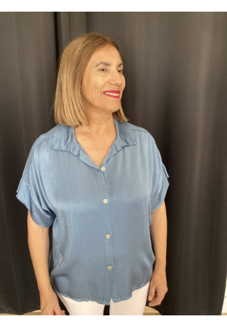 5.5. Blusa azul satén