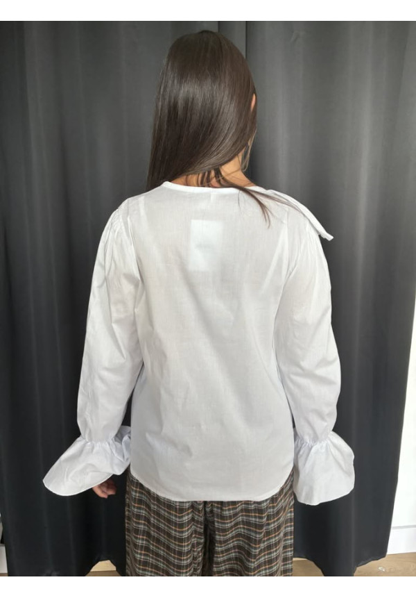 0044. Camisa popelin volante