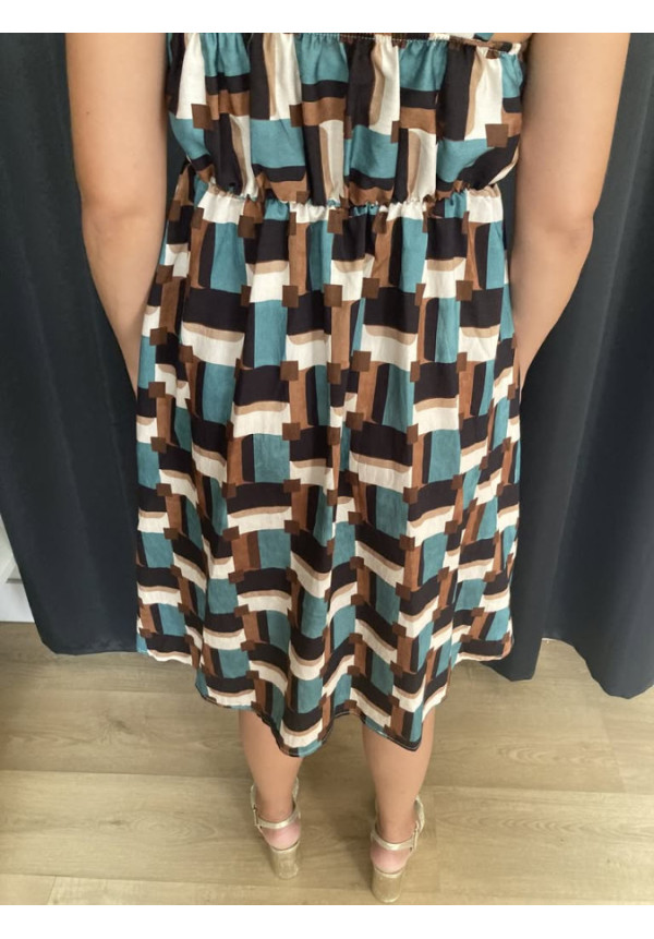 6.56. Vestido estampado retro escote