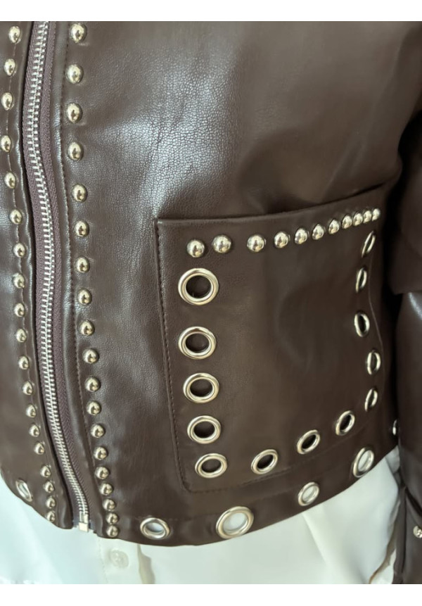 0057. Chaqueta cuero y tachas