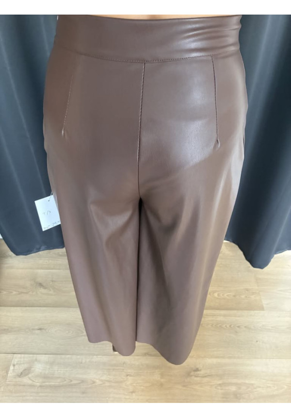 0041. Culotte cuero
