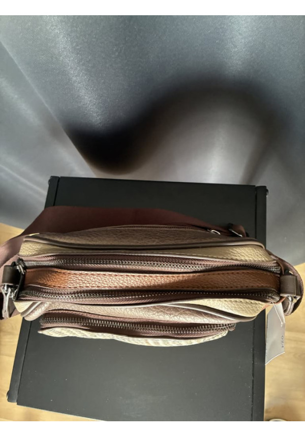 021. Bolso pata gallo