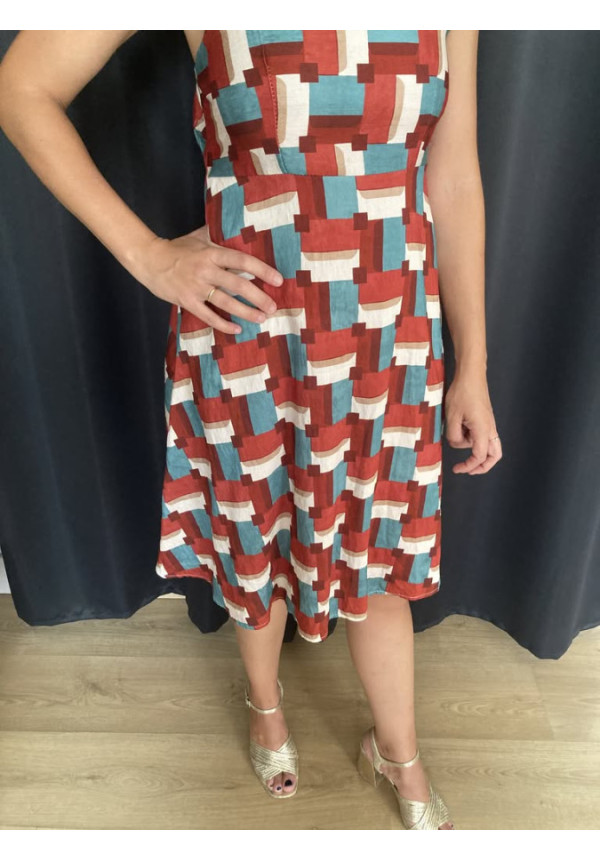 6.56. Vestido estampado retro escote