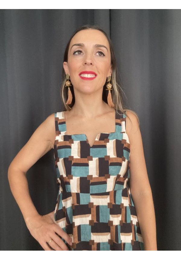 6.56. Vestido estampado retro escote