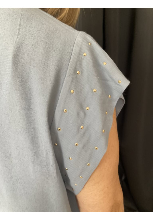 2.2. Blusa tachas