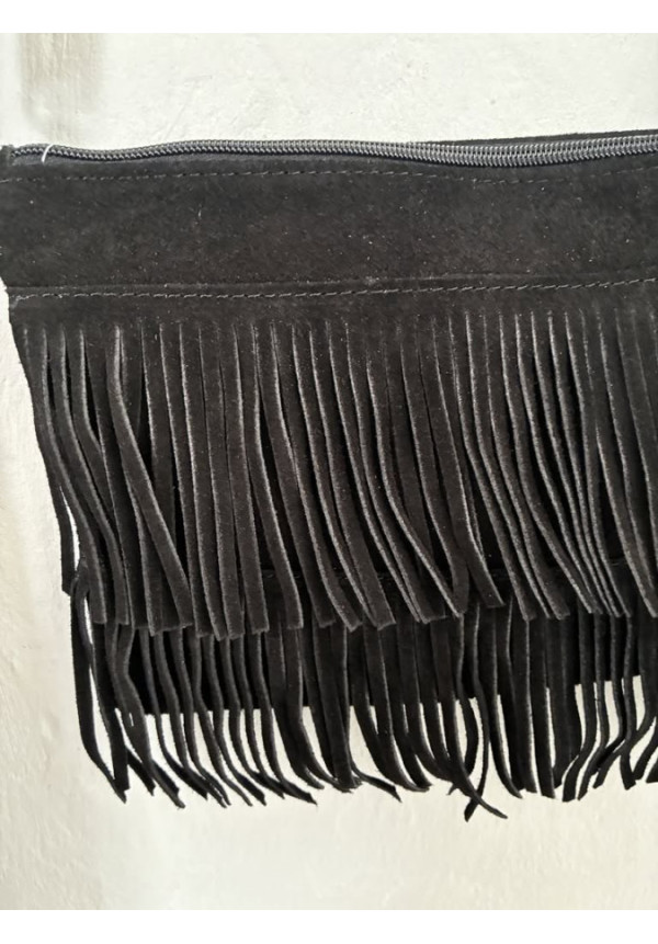 022. Bolso flecos piel