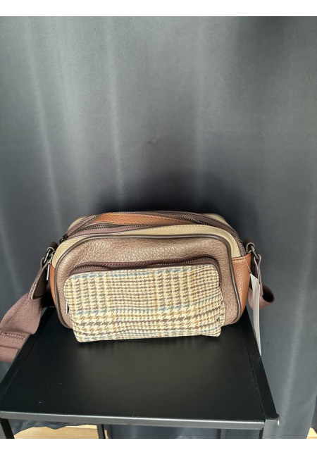 021. Bolso pata gallo