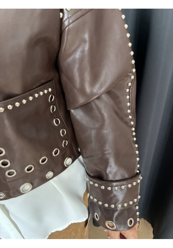 0057. Chaqueta cuero y tachas