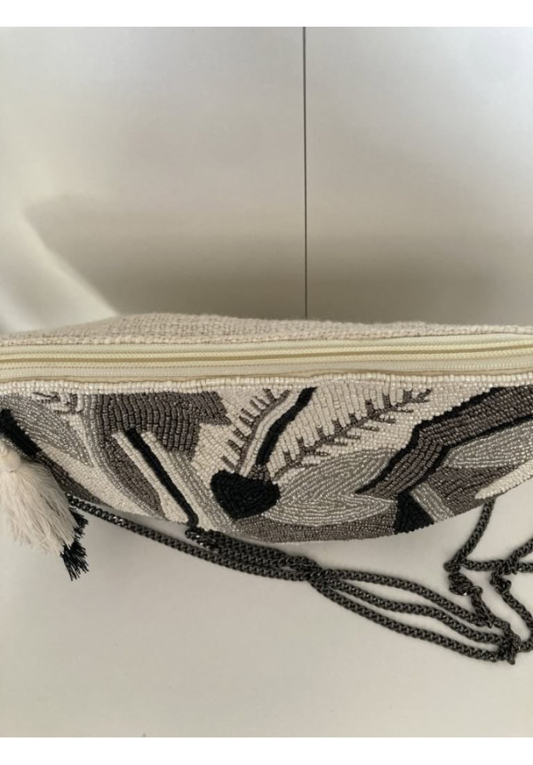 3.2. Clutch monedero bolitas