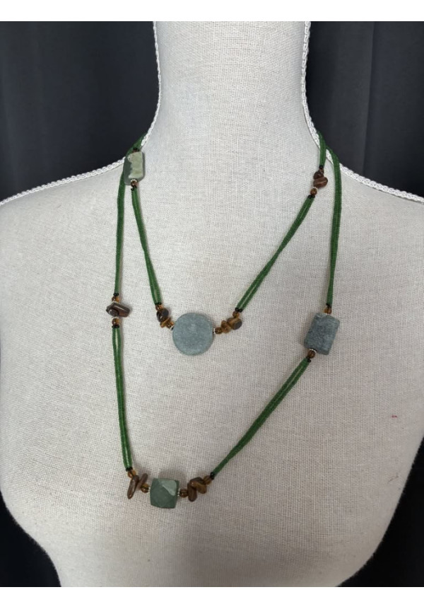 7. Collar piedras naturales y bolitas