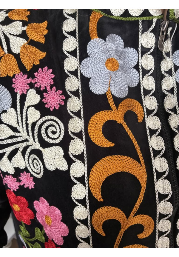 0056. Chaqueta bordados flowers