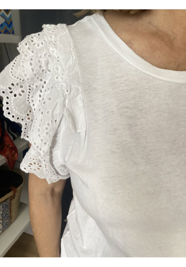 2.8. Camiseta volantes perforado