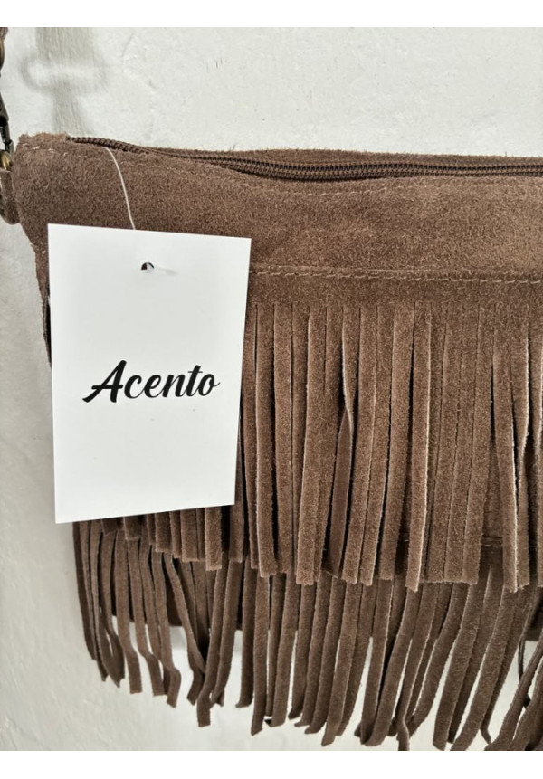 022. Bolso flecos piel