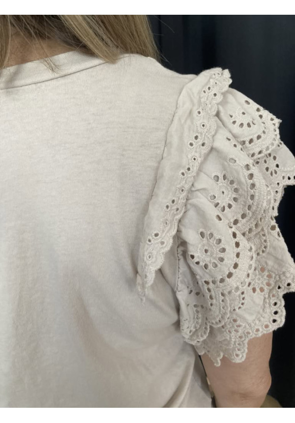 2.8. Camiseta volantes perforado