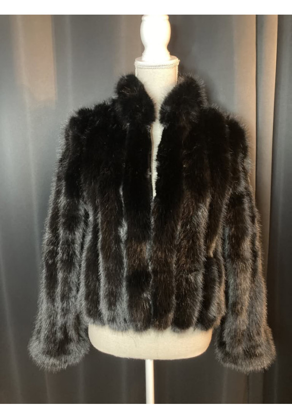 468. Chaqueta negra pelo