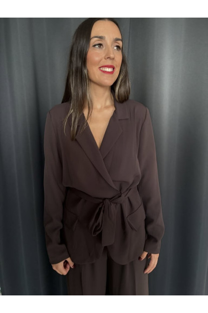 0027. Americana traje