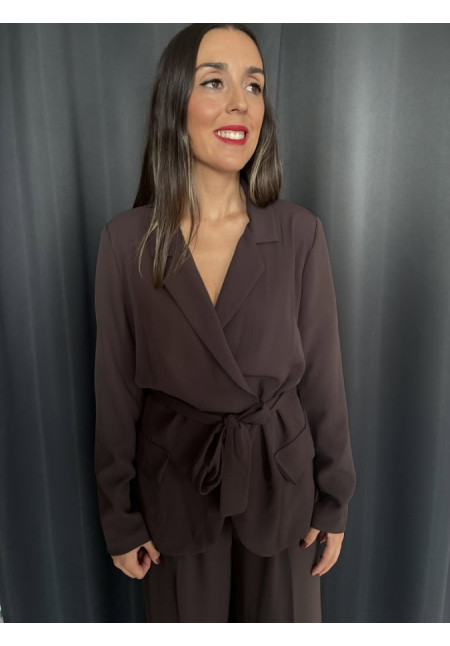 0027. Americana traje