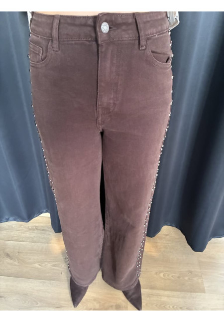 00110. Pantalón tachas doble