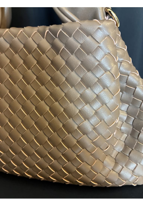 051. Bolso mini trenzado